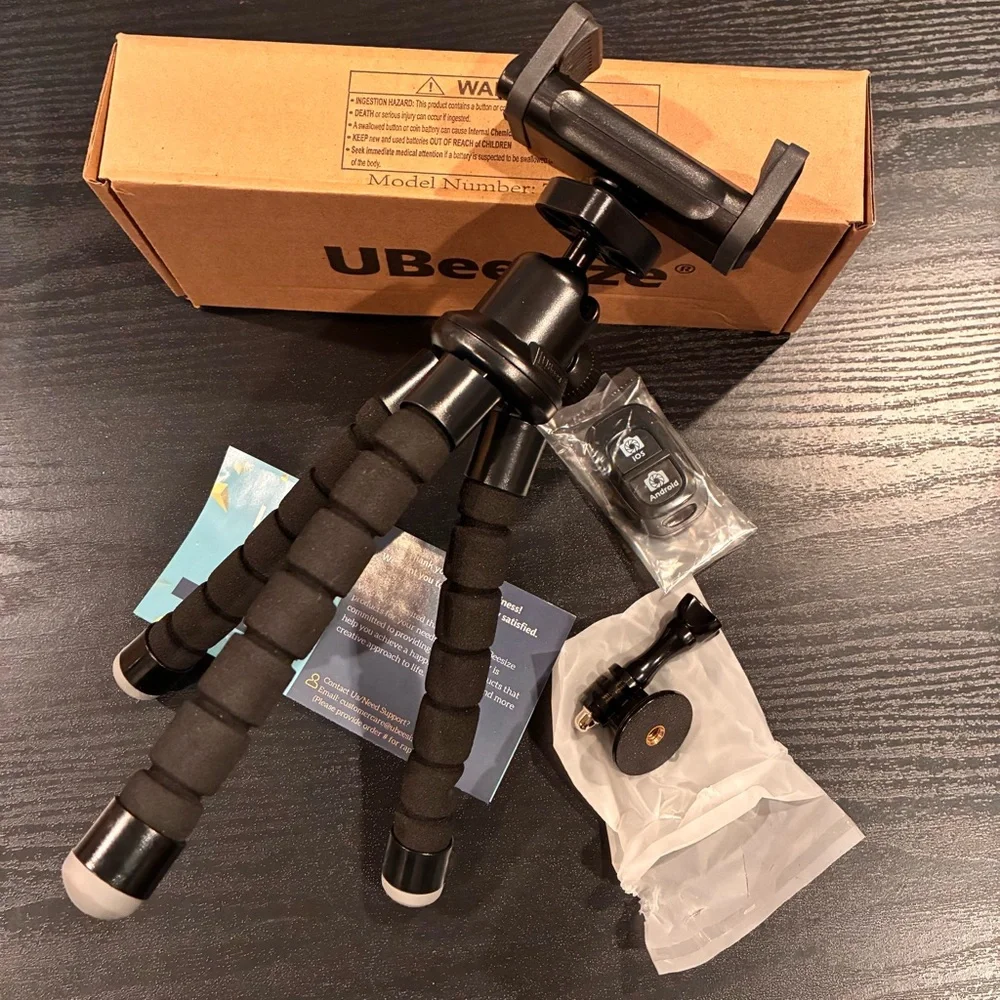 TRIPOD New in Box for phones & cameras By UBEESIZE GLOBAL